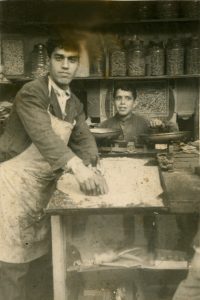 1957 — Kapalı Çarşı lokum imalatı
